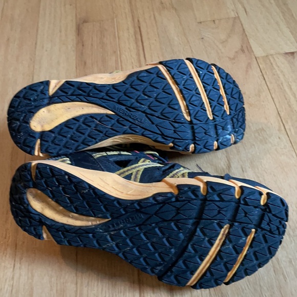 Boys Merrell water sandals. Size 4 - Picture 6 of 7